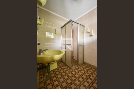 Casa à venda com 276m², 5 quartos e 5 vagasBanheiro 02 Edícula de Serviços Superior