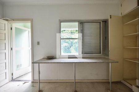 Casa à venda com 276m², 5 quartos e 5 vagasQuarto Edícula de Serviços Superior