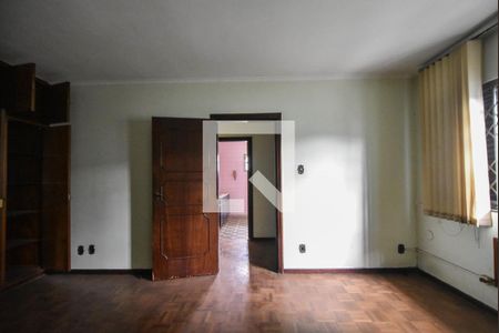 Casa à venda com 276m², 5 quartos e 5 vagasSuíte 01