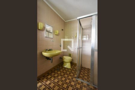 Casa à venda com 276m², 5 quartos e 5 vagasBanheiro 02 Edícula de Serviços Superior