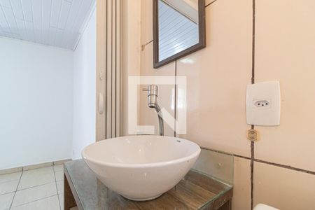 Banheiro de casa para alugar com 1 quarto, 28m² em Pompeia, São Paulo