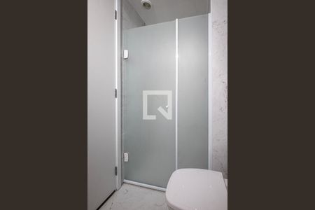 Banheiro de kitnet/studio para alugar com 1 quarto, 30m² em Pinheiros, São Paulo