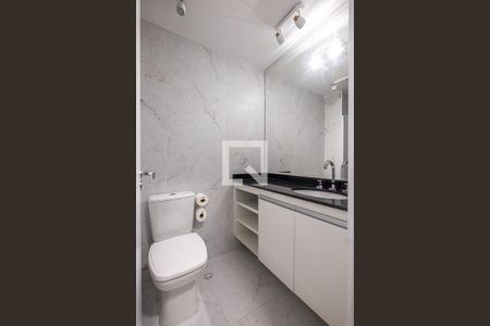 Banheiro de kitnet/studio para alugar com 1 quarto, 30m² em Pinheiros, São Paulo