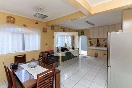 Casa para alugar com 250m², 3 quartos e 6 vagas Casa para alugar com 250m², 3 quartos e 6 vagasBanheiro Social