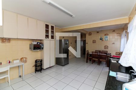 Casa para alugar com 250m², 3 quartos e 6 vagas Casa para alugar com 250m², 3 quartos e 6 vagasCopa e Cozinha