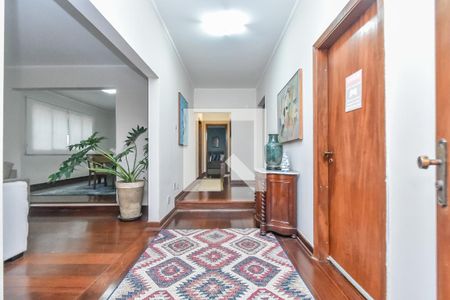 Hall de entrada de casa para alugar com 4 quartos, 536m² em Higienópolis, São Paulo