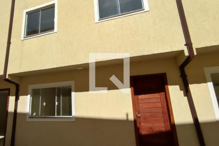Casa de condomínio para alugar com 100m², 3 quartos e 1 vaga Casa de condomínio para alugar com 100m², 3 quartos e 1 vagaFachada