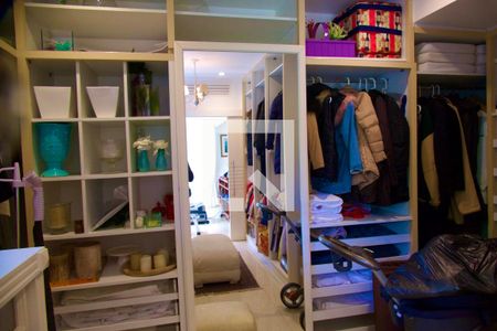 Apartamento à venda com 540m², 4 quartos e 3 vagasSuíte closet 