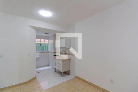 Sala e Cozinha Integrada  de apartamento para alugar com 2 quartos, 42m² em Parque Cisper, São Paulo