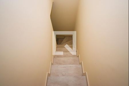 Casa para alugar com 120m², 3 quartos e 2 vagasEscada