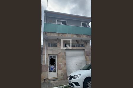 Casa para alugar com 85m², 2 quartos e 2 vagas Casa para alugar com 85m², 2 quartos e 2 vagasFachada