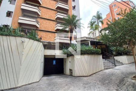 Apartamento à venda com 150m², 4 quartos e 2 vagas Apartamento à venda com 150m², 4 quartos e 2 vagasFachada e portaria