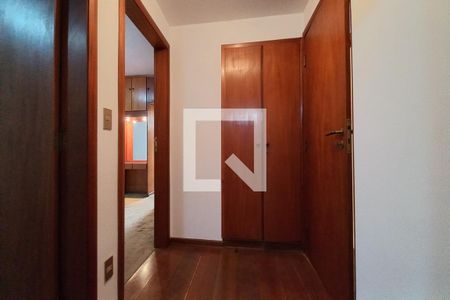 Hall dos Quartos  de apartamento para alugar com 4 quartos, 150m² em Cambuí, Campinas