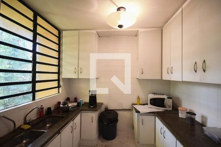 Casa à venda com 1m², 4 quartos e 2 vagasCozinha