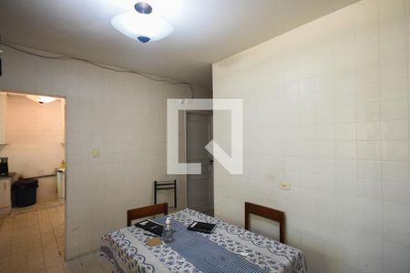 Casa à venda com 1m², 4 quartos e 2 vagasCozinha