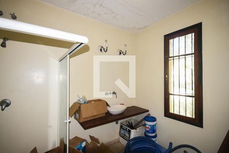 Casa à venda com 1m², 4 quartos e 2 vagasBanheiro suíte 1