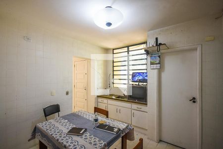 Casa à venda com 1m², 4 quartos e 2 vagasCozinha