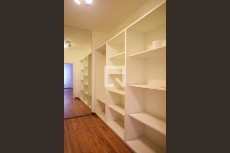 Casa à venda com 1m², 4 quartos e 2 vagasArmário da suíte 2