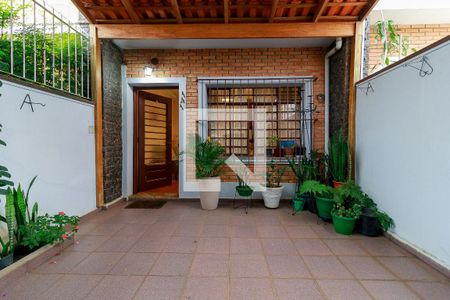 Casa à venda com 166m², 2 quartos e 1 vagaFachada
