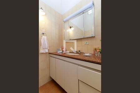 Casa à venda com 166m², 2 quartos e 1 vagaBanheiro