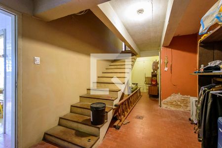 Casa para alugar com 205m², 4 quartos e 3 vagasEscada