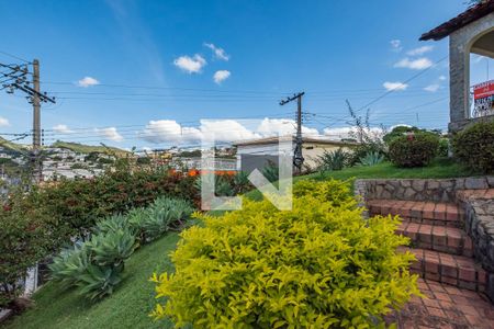 Casa à venda com 232m², 3 quartos e 5 vagasJardim - Entrada