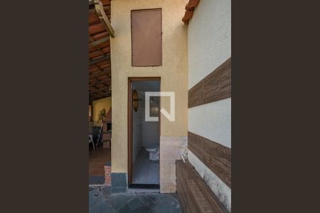 Casa à venda com 232m², 3 quartos e 5 vagasBanheiro Social 2