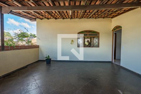 Casa à venda com 232m², 3 quartos e 5 vagasVaranda 2