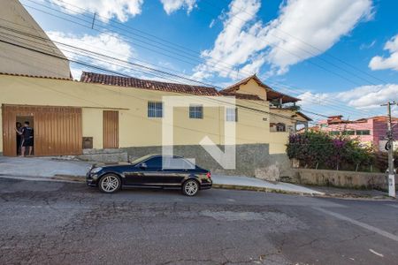 Casa à venda com 232m², 3 quartos e 5 vagasFachada
