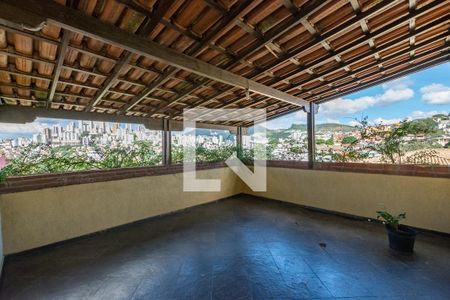 Casa à venda com 232m², 3 quartos e 5 vagasVaranda 2