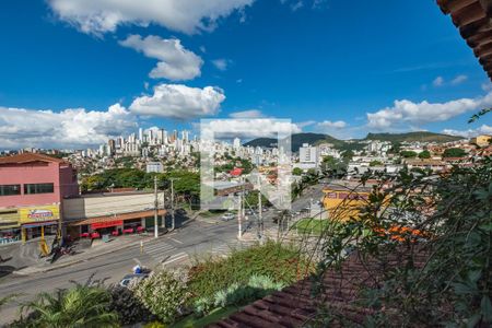 Casa à venda com 232m², 3 quartos e 5 vagasVaranda 2