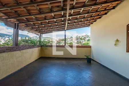 Casa à venda com 232m², 3 quartos e 5 vagasVaranda 2