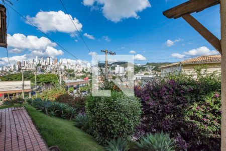 Casa à venda com 232m², 3 quartos e 5 vagasJardim - Entrada