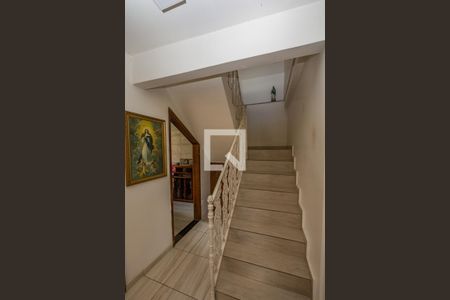Casa à venda com 232m², 3 quartos e 5 vagasEscada