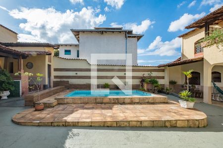 Casa à venda com 232m², 3 quartos e 5 vagasQuintal - Piscina