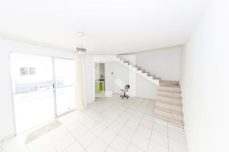 Sala de casa de condomínio para alugar com 2 quartos, 79m² em Oswaldo Cruz, Rio de Janeiro