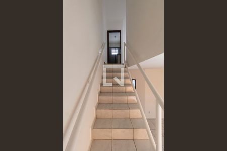 Escada de casa de condomínio para alugar com 2 quartos, 90m² em Jardim Matarazzo, São Paulo