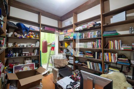 Casa à venda com 220m², 4 quartos e 3 vagas Casa à venda com 220m², 4 quartos e 3 vagasQuarto 4 - Escritorio