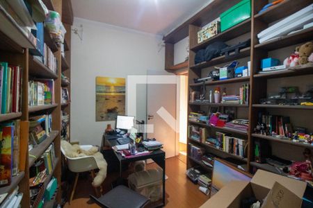 Casa à venda com 220m², 4 quartos e 3 vagas Casa à venda com 220m², 4 quartos e 3 vagasQuarto 4 - Escritorio