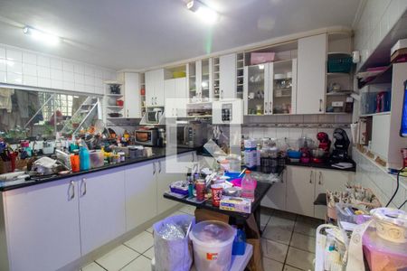 Casa à venda com 220m², 4 quartos e 3 vagas Casa à venda com 220m², 4 quartos e 3 vagasCopa