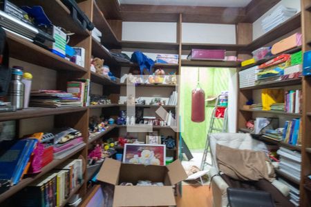 Casa à venda com 220m², 4 quartos e 3 vagas Casa à venda com 220m², 4 quartos e 3 vagasQuarto 4 - Escritorio