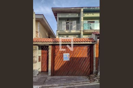 Casa à venda com 210m², 3 quartos e 5 vagas Casa à venda com 210m², 3 quartos e 5 vagasFachada