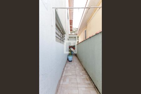 Casa à venda com 210m², 3 quartos e 5 vagas Casa à venda com 210m², 3 quartos e 5 vagasCorredor