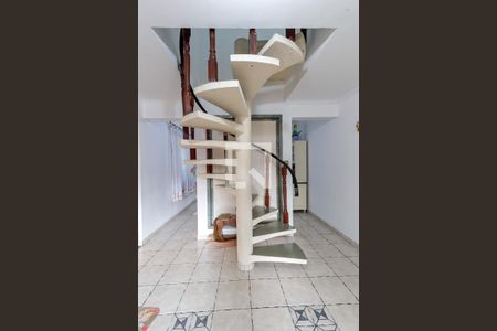 Casa à venda com 210m², 3 quartos e 5 vagas Casa à venda com 210m², 3 quartos e 5 vagasEscada Quartos