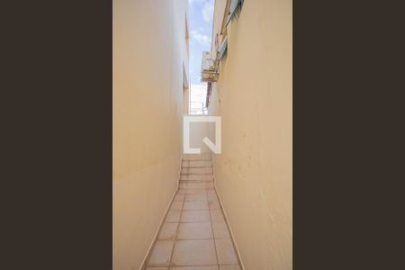 Casa para alugar com 385m², 3 quartos e 4 vagas Casa para alugar com 385m², 3 quartos e 4 vagasEscada