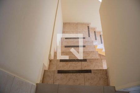 Casa para alugar com 385m², 3 quartos e 4 vagas Casa para alugar com 385m², 3 quartos e 4 vagasEscada