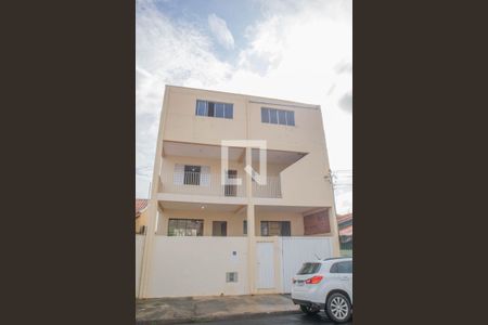 Casa para alugar com 385m², 3 quartos e 4 vagas Casa para alugar com 385m², 3 quartos e 4 vagasFachada