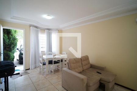Sala de casa de condomínio para alugar com 3 quartos, 127m² em Jardim Guadalajara, Sorocaba