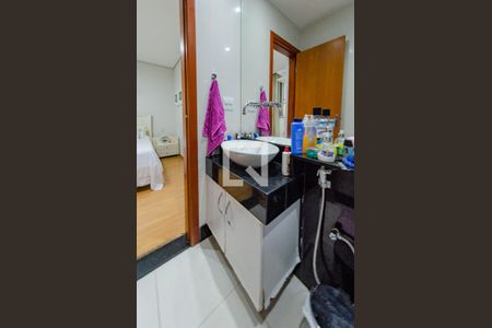 Apartamento à venda com 235m², 3 quartos e 3 vagas Apartamento à venda com 235m², 3 quartos e 3 vagasBanheiro suíte