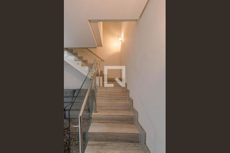 Escada de apartamento para alugar com 3 quartos, 200m² em Buritis, Belo Horizonte